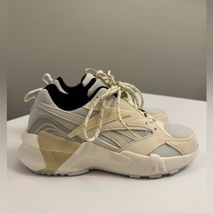 Reebok Women’s Aztrek Double Mix Leather Track Running Shoes Off White Size 7.5